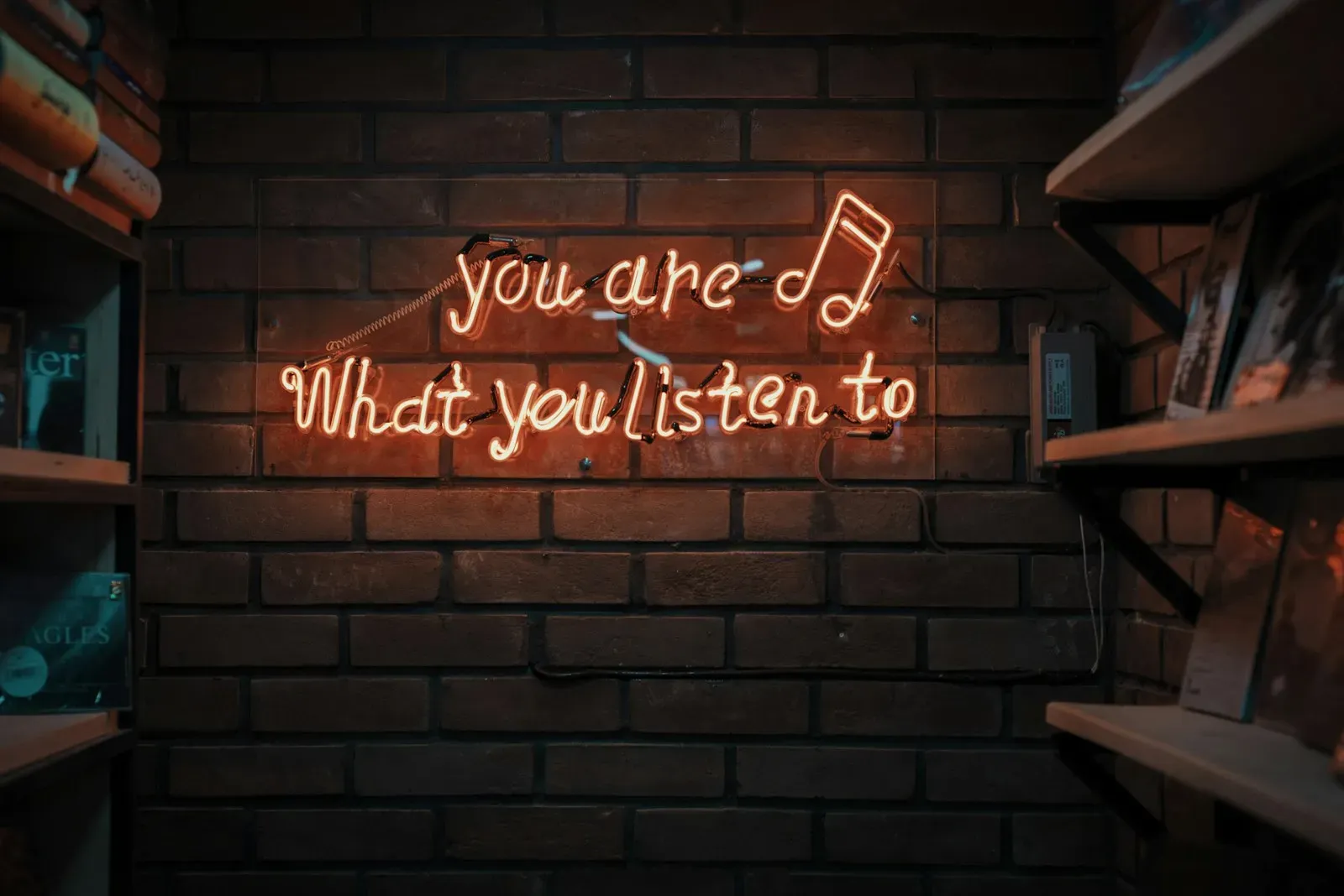10 Awesome Podcasts For Your Ears