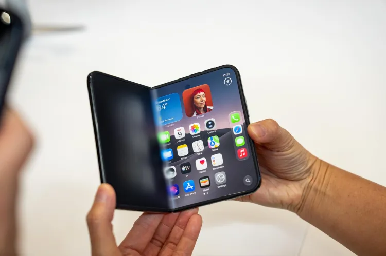 foldable iPhone Duo